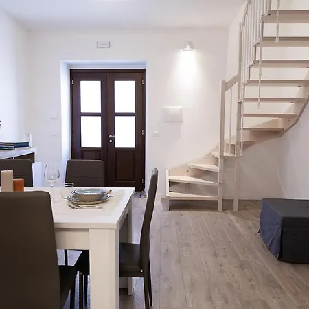 99 Cannelle-centro Storico-elegante E Spazioso-smart Tv-wifi-parcheggio Privato Appartamento *