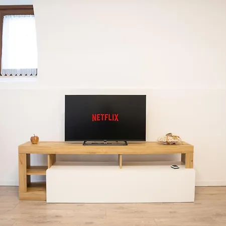 Apartmán 99 Cannelle-centro Storico-elegante E Spazioso-smart Tv-wifi-parcheggio Privato LʼAquila