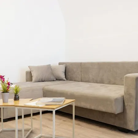 99 Cannelle-centro Storico-elegante E Spazioso-smart Tv-wifi-parcheggio Privato LʼAquila