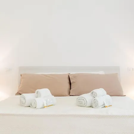 99 Cannelle-centro Storico-elegante E Spazioso-smart Tv-wifi-parcheggio Privato Lejlighed L'Aquila